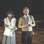 Kieleckie Centrum Kultury. „Odyseja. Powrót do Hollywoodu”. Od lewej: Małgorzata Hajewska-Krzysztofik jako Hannah Arendt i Andrzej Chyra w roli Martina Heideggera / Fot. Wojciech Habdas - Teatr im. Stefana Żeromskiego