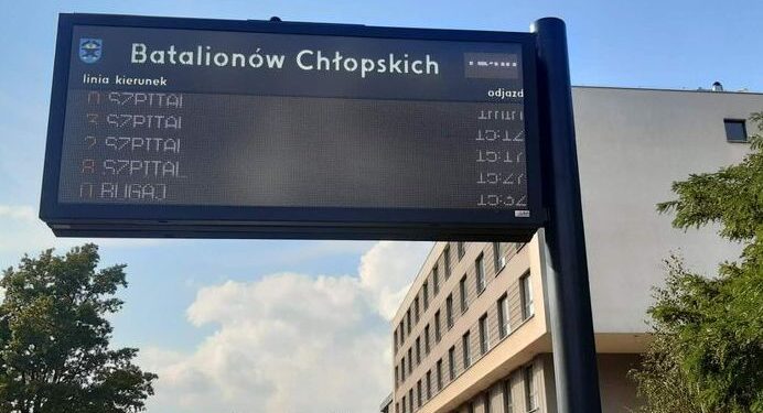 Starachowice. Tablice z elektronicznym systemem informacji pasażerskiej / Fot. UM Starachowice