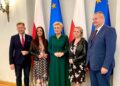 Wizyta u pierwszej damy Agaty Kornhauser-Dudy. Na zdjęciu (od lewej): Mariusz Łuszczyński - kierownik GOPS Łopuszno, Renata Miszczuk - Fundacja Restart, Agata Kornhauser-Duda, Anna Jędrzejczyk-Fundacja RESTART, Paweł Rędziak - zatsępca burmistrza Ożarowa / Fot. Fundacja ReStart