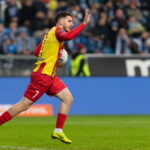 06.11.2022. Poznań. 16. kolejka PKO BP Ekstraklasy: Lech Poznań - Korona Kielce. Na zdjęciu: Jakub Łukowski / Fot. Jakub Kaczmarczyk - PAP