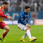 06.11.2022. Poznań. 16. kolejka PKO BP Ekstraklasy: Lech Poznań - Korona Kielce. Na zdjęciu (z lewej): Jakub Łukowski / Fot. Jakub Kaczmarczyk - PAP