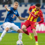 06.11.2022. Poznań. 16. kolejka PKO BP Ekstraklasy: Lech Poznań - Korona Kielce. Na zdjęciu (z prawej): Jakub Łukowski / Fot. Jakub Kaczmarczyk - PAP