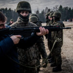 22.11.2022. Nowa Dęba. Wizyta pracodawców na poligonie. / Fot. ŚBOT