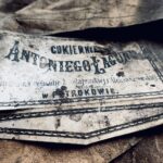 20.11.2022. Kielce. Remont Teatru Żeromskiego. Znalezione stare przedmioty / Fot. Teatr Żeromskiego