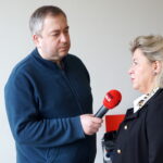 09.11.2022. Kielce. UJK. Wykłady dot. upadku Muru Berlińskiego. Na zdjęciu: Daniel Lenart - Radio Kielce i Cornelia Pieper, konsul generalna Republiki Federalnej Niemiec / Fot. Radio Kielce