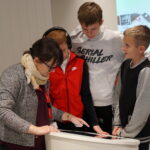 17.11.2022. Kielce. Centrum Edukacji Medialnej. Wycieczka / Fot. Kamil Król - Radio Kielce