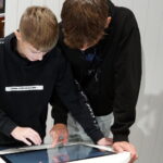 17.11.2022. Kielce. Centrum Edukacji Medialnej. Wycieczka / Fot. Kamil Król - Radio Kielce