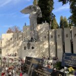 01.11.2022. Końskie. Cmentarz parafialny. Pomnik Partyzantów / fot. Magdalena Galas-Klusek - Radio Kielce