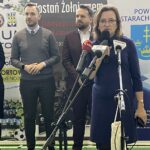22.11.2022. Starachowice. Wojskowe Targi Pracy w ZSZ nr 3. Na zdjęciu (od lewej): Dorota Lenart - dyrektor szkoły, Marcin Gołębiowski - wiceprezydent Starachowic, Marek Materek - prezydent Starachowic, poseł Agata Wojtyszek / Fot. Anna Głąb - Radio Kielce