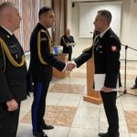 30.11.2022. Skarżysko-Kamienna. Zmiana na stanowisku komendanta PSP. Na zdjęciu (od lewej): st. bryg. Marcin Machowski, nadbryg. Krzysztof Ciosek, mł. bryg. Marcin Jasiński / Fot. Anna Głąb - Radio Kielce