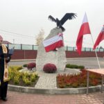 10.11.2022. Sandomierz. Patriotyczna instalacja stanęła na rondzie w prawobrzeżnej części miasta / Fot. Grażyna Szlęzak - Radio Kielce