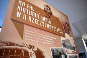 06.11.2022. Kielce. Wystawa „Na fali… Historia radia w II Rzeczypospolitej” / Fot Dariusz Skrzyniarz