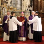 02.11.2022. Sandomierz. Msza w katedrze pod przewodnictwem bp Krzysztofa Nitkiewicza za zmarłych biskupów i księży. / Fot. ksiądz Grzegorz Słodkowski - rzecznik diecezji sandomierskiej