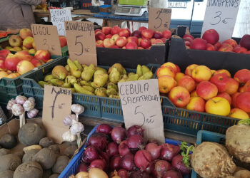 Ceny warzyw i owoców na Miejskim Placu Targowym w Kielcach (25.11.2022) - Radio Kielce