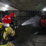 8.11.2022. Naprawa. Ćwiczenia straży pożarnej, pogotowia ratunkowego i policji w tunelu na trasie S7 / Fot. PAP - Grzegorz Momot