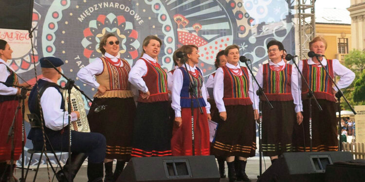 RYM SIĘ NIESIE PO POLU PO LESIE. „Siwa kobylina” [POSŁUCHAJ] - Radio Kielce