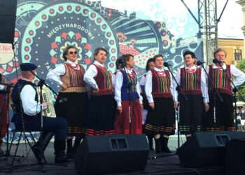 RYM SIĘ NIESIE PO POLU PO LESIE. „Przyjechoł do mnie” [POSŁUCHAJ] - Radio Kielce