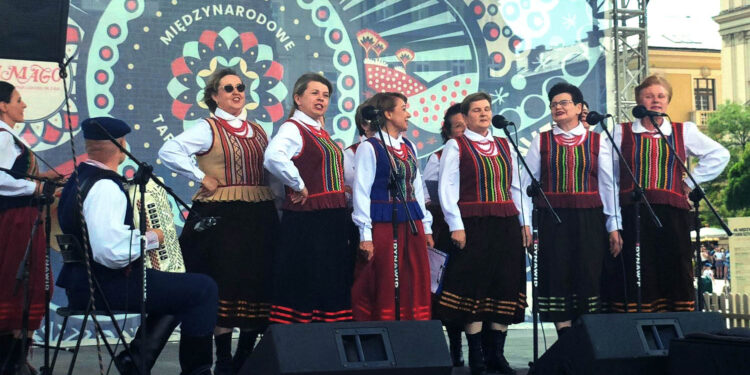 RYM SIĘ NIESIE PO POLU PO LESIE. „Przyjechoł do mnie” [POSŁUCHAJ] - Radio Kielce