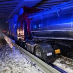 25.11.2022. Kielce. Trasa S7. Cysterna wjechała w wiadukt / Fot. OSP KSRG Kostomłoty Drugie - Facebook