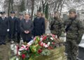 29.11.2022. Sandomierz. Uroczystości z okazji 193. rocznicy wybuchu powstania listopadowego. Na zdjęciu (w środku): Marek Kwitek - poseł PiS i Marcin Marzec - burmistrz Sandomierza / Fot. Grażyna Szlęzak - Radio Kielce