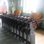 Car, cesarz, król i papież na peronie w Bzinie - Radio Kielce 17.11.2022. Skarżysko-Kamienna. Nastawnia kolejowa / Fot. Wiktor Taszłow – Radio Kielce