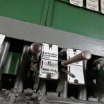 Car, cesarz, król i papież na peronie w Bzinie - Radio Kielce 17.11.2022. Skarżysko-Kamienna. Nastawnia kolejowa / Fot. Wiktor Taszłow – Radio Kielce