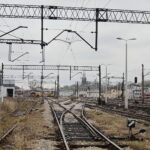 Car, cesarz, król i papież na peronie w Bzinie - Radio Kielce 17.11.2022. Skarżysko-Kamienna. Stacja kolejowa / Fot. Wiktor Taszłow – Radio Kielce