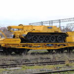 Car, cesarz, król i papież na peronie w Bzinie - Radio Kielce 17.11.2022. Skarżysko-Kamienna. Stacja kolejowa / Fot. Wiktor Taszłow – Radio Kielce