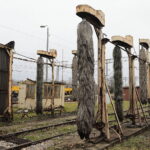 Car, cesarz, król i papież na peronie w Bzinie - Radio Kielce 17.11.2022. Skarżysko-Kamienna. Stacja kolejowa / Fot. Wiktor Taszłow – Radio Kielce