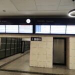 Car, cesarz, król i papież na peronie w Bzinie - Radio Kielce 17.11.2022. Skarżysko-Kamienna. Dworzec kolejowy / Fot. Wiktor Taszłow – Radio Kielce