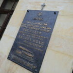 Car, cesarz, król i papież na peronie w Bzinie - Radio Kielce 17.11.2022. Skarżysko-Kamienna. Dworzec kolejowy / Fot. Wiktor Taszłow – Radio Kielce