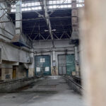 Car, cesarz, król i papież na peronie w Bzinie - Radio Kielce 17.11.2022. Skarżysko-Kamienna. Zabudowania dawnej lokomotywowni (parowozowni i spalinowozowni) oraz warsztatów kolejowych / Fot. Wiktor Taszłow – Radio Kielce