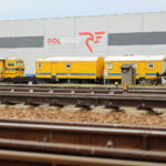 Car, cesarz, król i papież na peronie w Bzinie - Radio Kielce 17.11.2022. Skarżysko-Kamienna. Budowa kompleksu utrzymaniowego taboru kolejowego spółki POLREGIO / Fot. Wiktor Taszłow – Radio Kielce