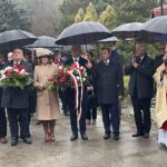 Minister Andrzej Adamczyk spotkał się z mieszkańcami województwa - Radio Kielce 05.11.2022. Kałków. Spotkanie z ministrem Andrzejem Adamczykiem. Na zdjęciu (od lewej): Andrzej Bętkowski - marszałek województwa świętokrzyskiego, Andrzej Adamczyk - minister infrastruktury, Agata Wojtyszek - przewodnicząca północnego okręgu PiS, Piotr Wawrzyk - wiceminister spraw zagranicznych, Ryszard Gliwiński - prezes WFOŚiGW, Marek Jońca - członek zarządu województwa świętokrzyskiego i ks. Zbigniew Stanios - kustosz sanktuarium w Kałkowie / Fot. Anna Głąb - Radio Kielce