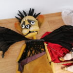 16.11.2022. Pińczów. Przygotowania do otwarcia wystawy pt. „Jej wysokość Lalka”. / Fot. Marta Gajda-Kruk - Radio Kielce