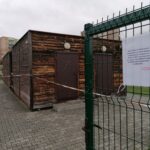 17.11.2022. Pińczów. Obecne zaplecze sportowe przy boisku Orlik w Pińczowie, przy Szkole Podstawowej nr 2 na Grodzisku / Fot. Marta Gajda-Kruk - Radio Kielce