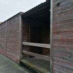 17.11.2022. Pińczów. Obecne zaplecze sportowe przy boisku Orlik w Pińczowie, przy Szkole Podstawowej nr 2 na Grodzisku / Fot. Marta Gajda-Kruk - Radio Kielce