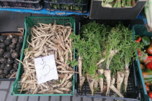 23.11.2022. Busko-Zdrój. Plac targowy przy ulicy Stawowej / Fot. Marta Gajda-Kruk / Radio Kielce