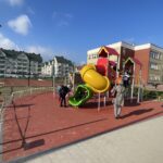 02.11.2022. Kielce. Plac zabaw i mini siłownia przy SP nr 25 / Fot. Jarosław Kubalski - Radio Kielce