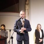 Świętokrzyskie instytucje nagrodzone za wkład w budowanie polityki społecznej - Radio Kielce 24.11.2022. Kielce. Dzień Pracownika Socjalnego. Na zdjęciu: Zbigiew Piątek - wójt Piekoszowa / Fot. Jarosław Kubalski - Radio Kielce