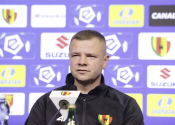 Na zdjęciu: Kamil Kuzera - trener Korony / Fot. Jarosław Kubalski - Radio Kielce