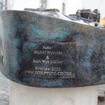 12.11.2022. Pińczów. Makieta z brązu, która prezentuje Pińczów z „lotu ptaka”. / Fot. Marta Gajda-Kruk - Radio Kielce