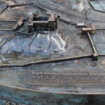 12.11.2022. Pińczów. Makieta z brązu, która prezentuje Pińczów z „lotu ptaka”. / Fot. Marta Gajda-Kruk - Radio Kielce