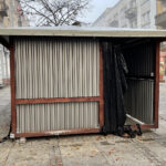 Kielce. Ulica Sienkiewicza. Blaszana kontrukcja na kieleckim deptaku / Fot. Wiktor Taszłow - Radio Kielce