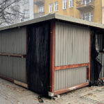 Kielce. Ulica Sienkiewicza. Blaszana kontrukcja na kieleckim deptaku / Fot. Wiktor Taszłow - Radio Kielce