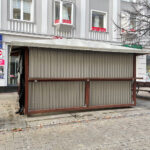 Kielce. Ulica Sienkiewicza. Blaszana kontrukcja na kieleckim deptaku / Fot. Wiktor Taszłow - Radio Kielce