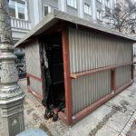 Kielce. Ulica Sienkiewicza. Blaszana kontrukcja na kieleckim deptaku / Fot. Wiktor Taszłow - Radio Kielce