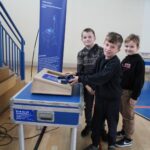 14.11.2022. Działoszyce. Interaktywne eksponaty z Centrum Nauki „Kopernik” w Warszawie w Szkole Podstawowej w Działoszycach / Fot. Marta Gajda-Kruk - Radio Kielce