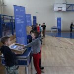 14.11.2022. Działoszyce. Interaktywne eksponaty z Centrum Nauki „Kopernik” w Warszawie w Szkole Podstawowej w Działoszycach / Fot. Marta Gajda-Kruk - Radio Kielce