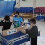 14.11.2022. Działoszyce. Interaktywne eksponaty z Centrum Nauki „Kopernik” w Warszawie w Szkole Podstawowej w Działoszycach / Fot. Marta Gajda-Kruk - Radio Kielce